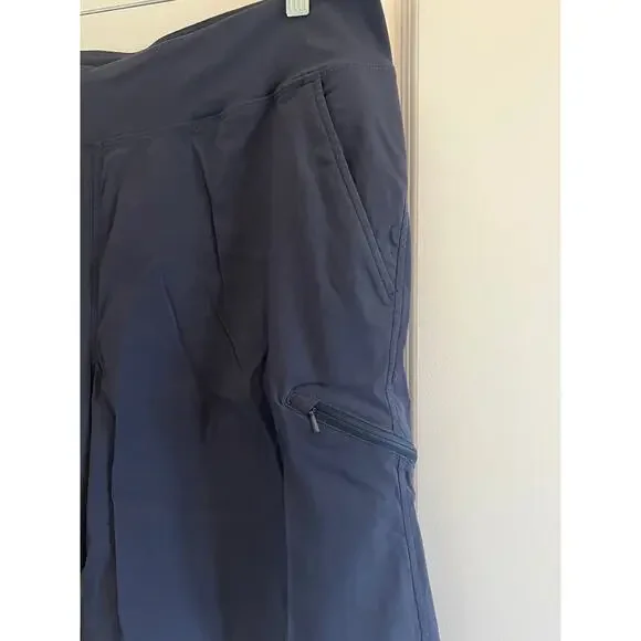 Mountain Hardwear Dynama Bermuda Short - Picture 4 of 11